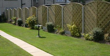 V-arched garden fencing abwood